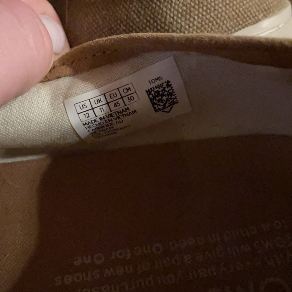 Size 12 men’s Tom’s boat shoes euc worn twice - Picture 6 of 7